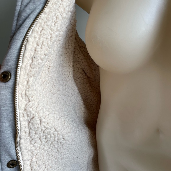 Roxy (QuickSilver) sherpa vest - size 12 - Picture 5 of 6